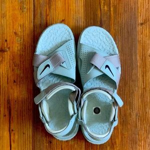 New Nike ACG Deschutz Sandals women’s sz 8 (men’s sz 7) Cream // Black